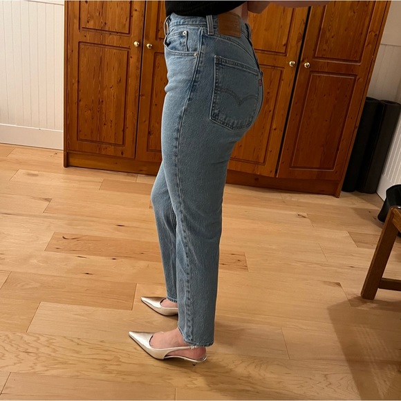 Like New Levi’s 70s High Slim Straight Jeans - size 28 - Picture 7 of 10